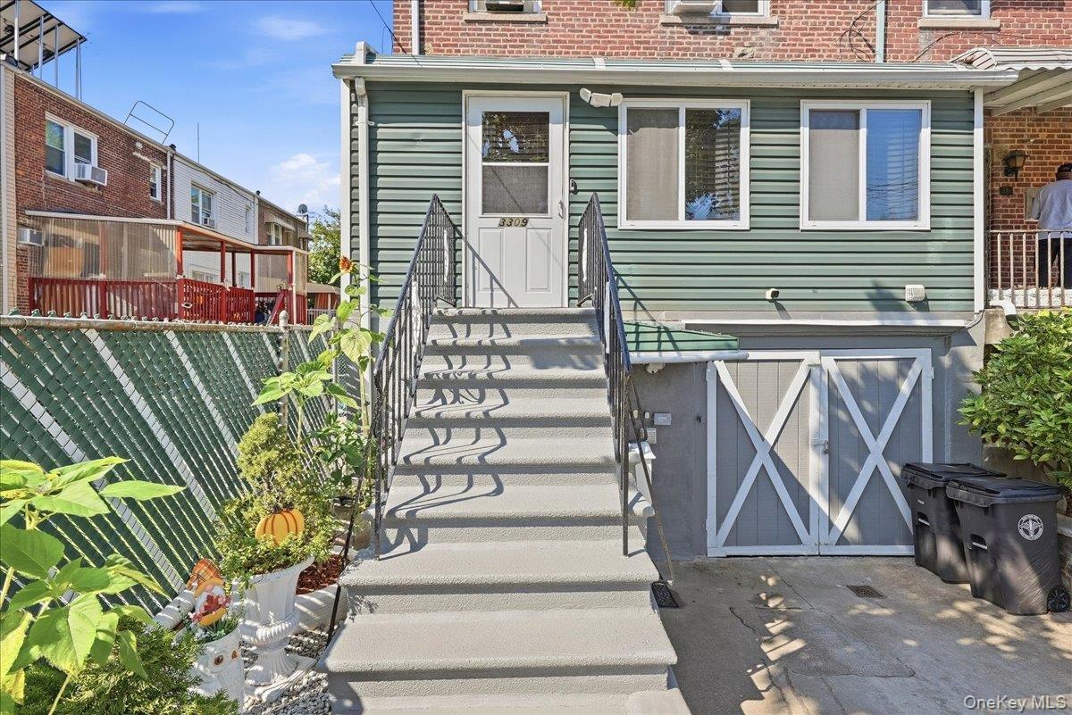 Single Family Hone Avenue Bronx, NY 10469, MLS-1054369-4