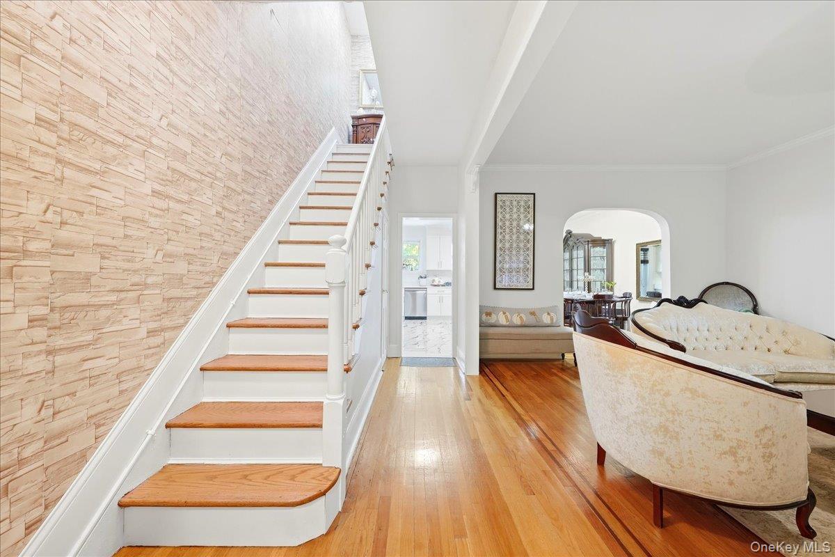 Single Family Hone Avenue Bronx, NY 10469, MLS-1054369-6