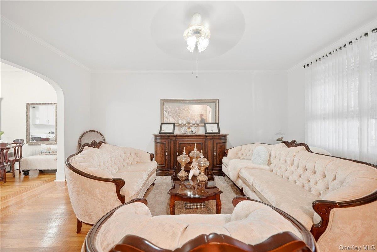Single Family Hone Avenue Bronx, NY 10469, MLS-1054369-7