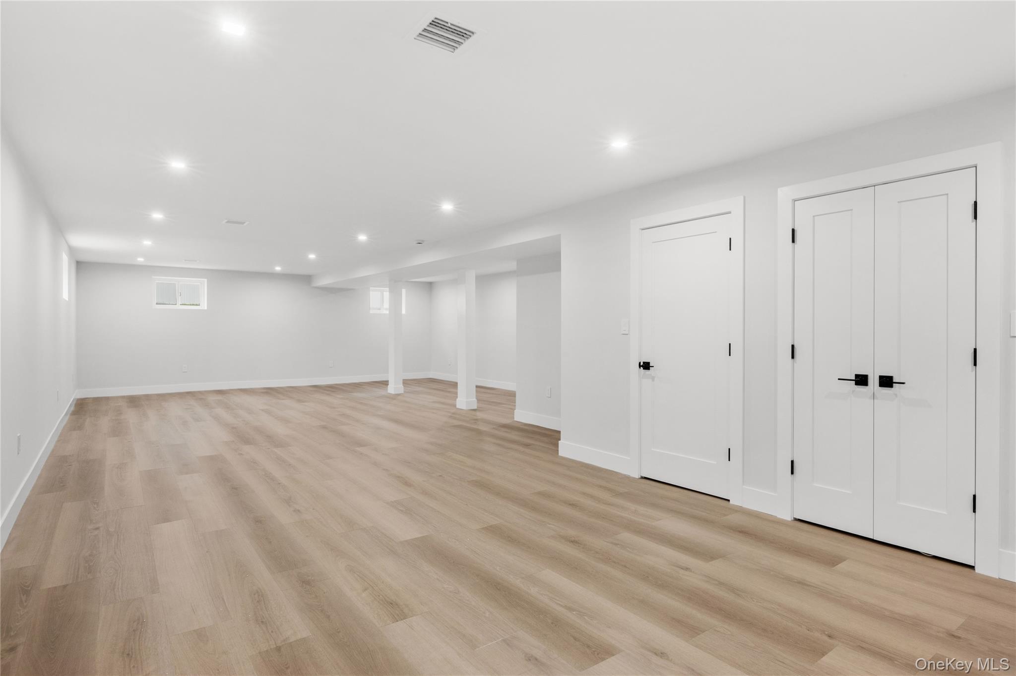 Single Family Blackstone Avenue  Nassau County, NY 11554, MLS-1054405-35