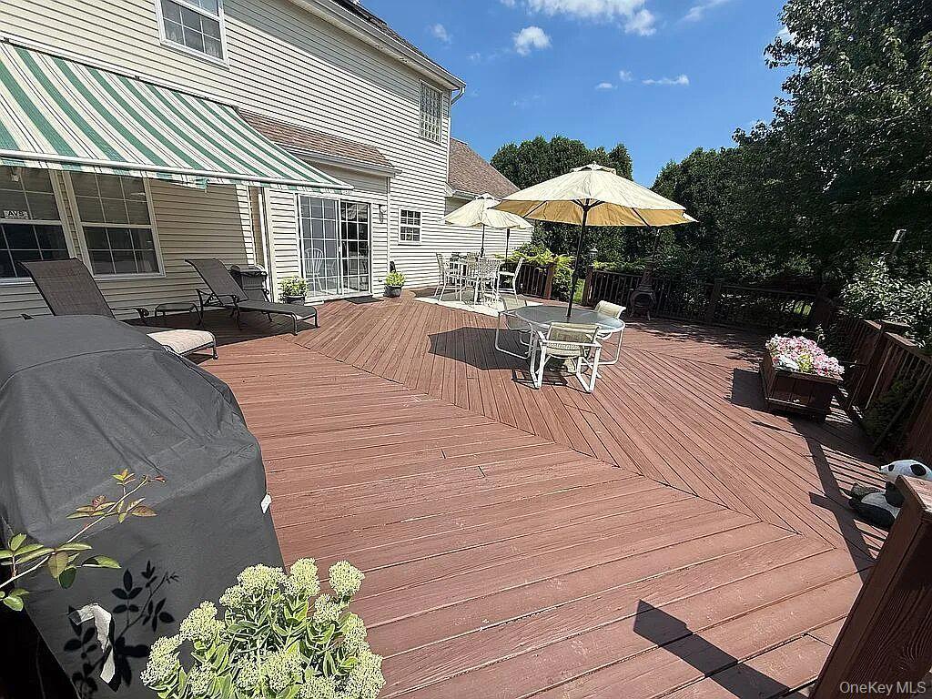 Single Family Ashford Lane Suffolk County, NY 11743, MLS-1054409-16