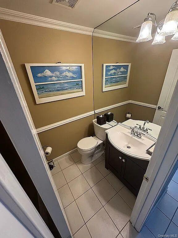 Single Family Ashford Lane Suffolk County, NY 11743, MLS-1054409-8