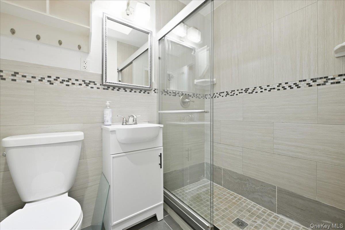 Single Family Little Neck Parkway Queens, NY 11001, MLS-1054411-15