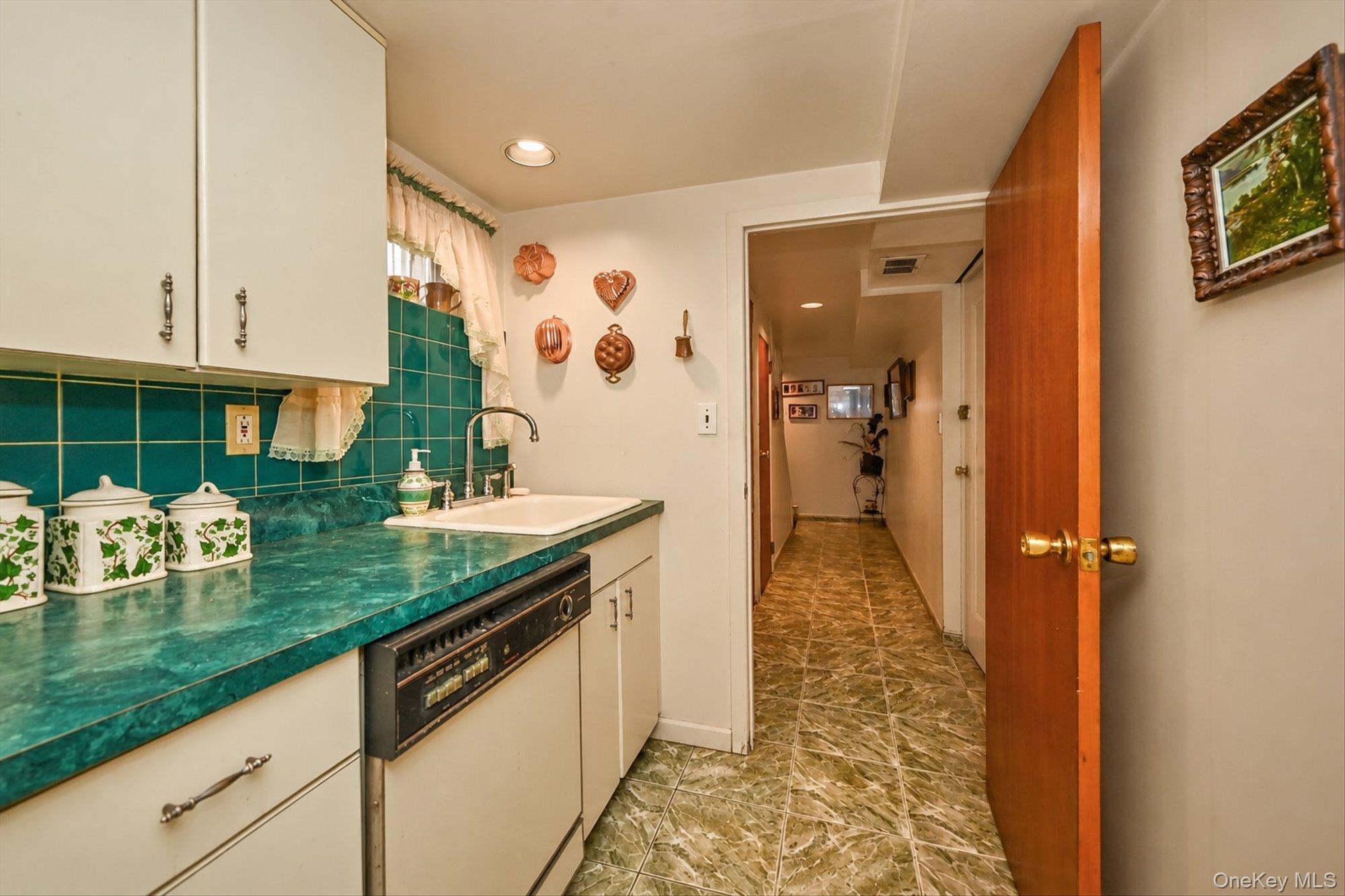Single Family 25th Avenue Queens, NY 11357, MLS-1054489-14
