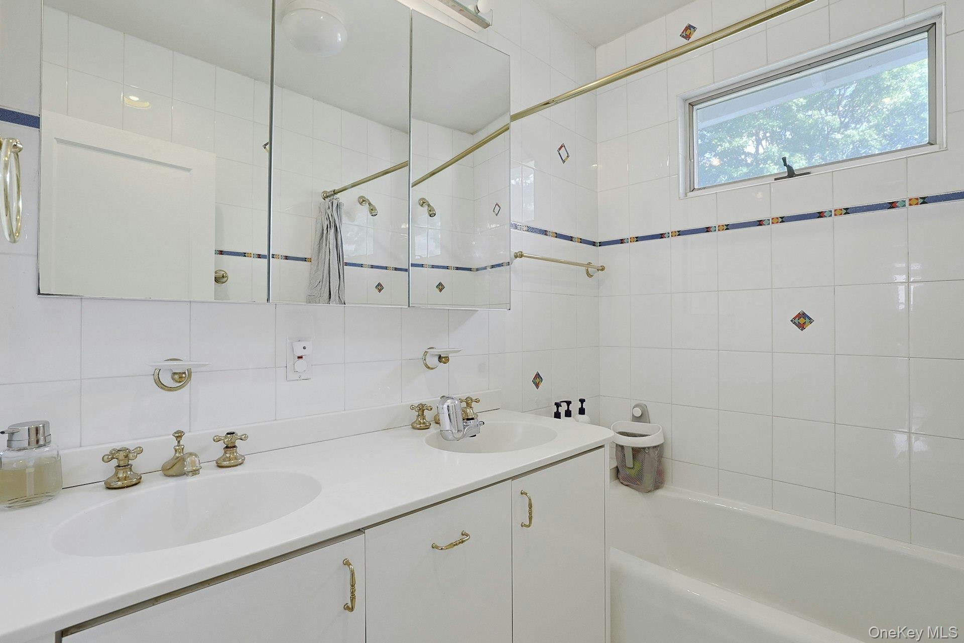 Single Family Munro Avenue  Westchester County, NY 10543, MLS-1054520-28