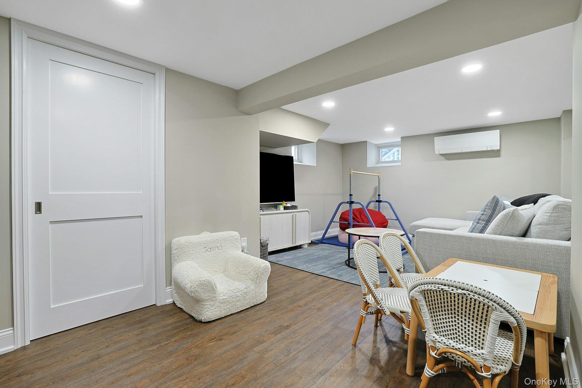 Single Family Munro Avenue  Westchester County, NY 10543, MLS-1054520-33