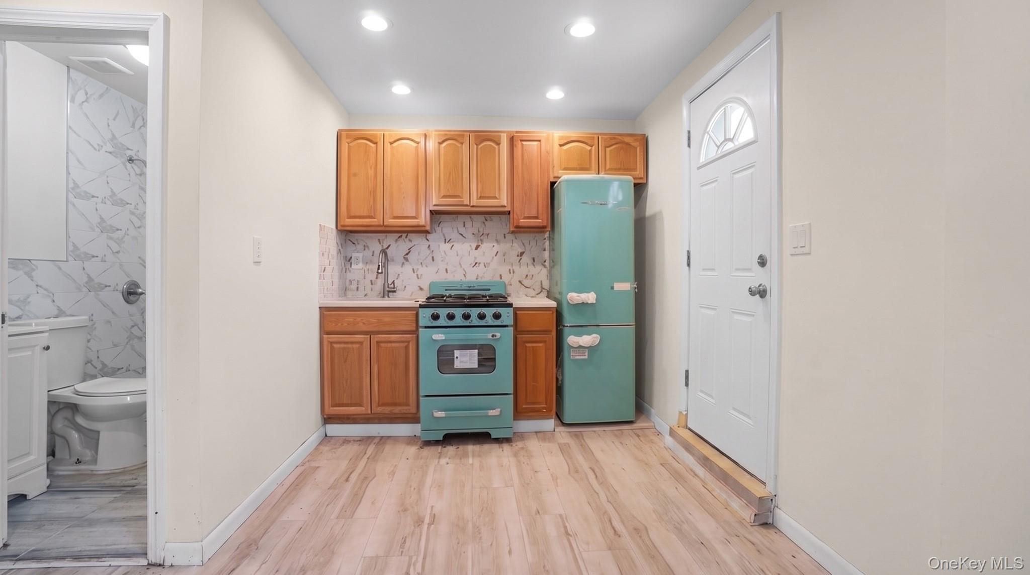 Single Family Huntington Avenue  Bronx, NY 10465, MLS-1054529-13
