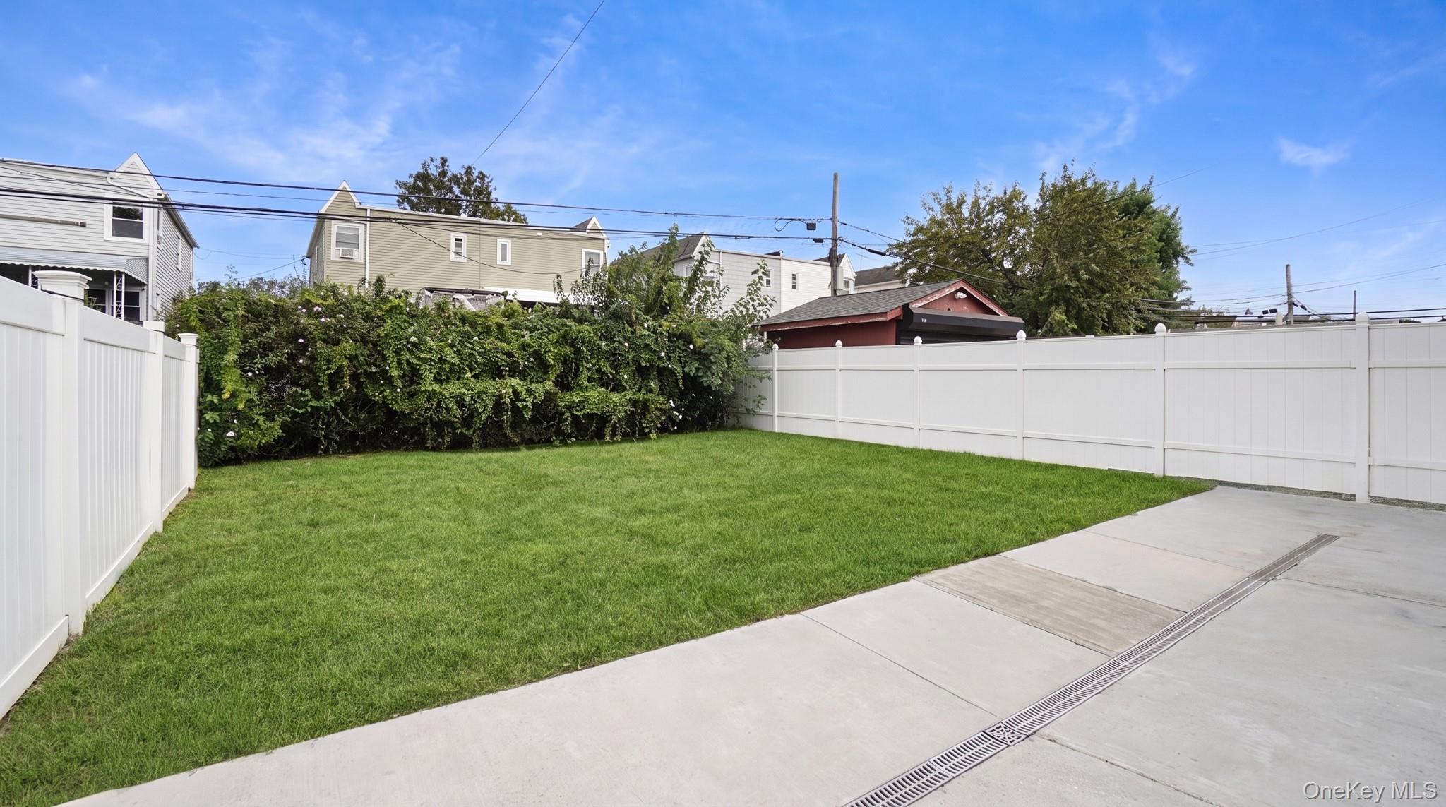 Single Family Huntington Avenue  Bronx, NY 10465, MLS-1054529-18