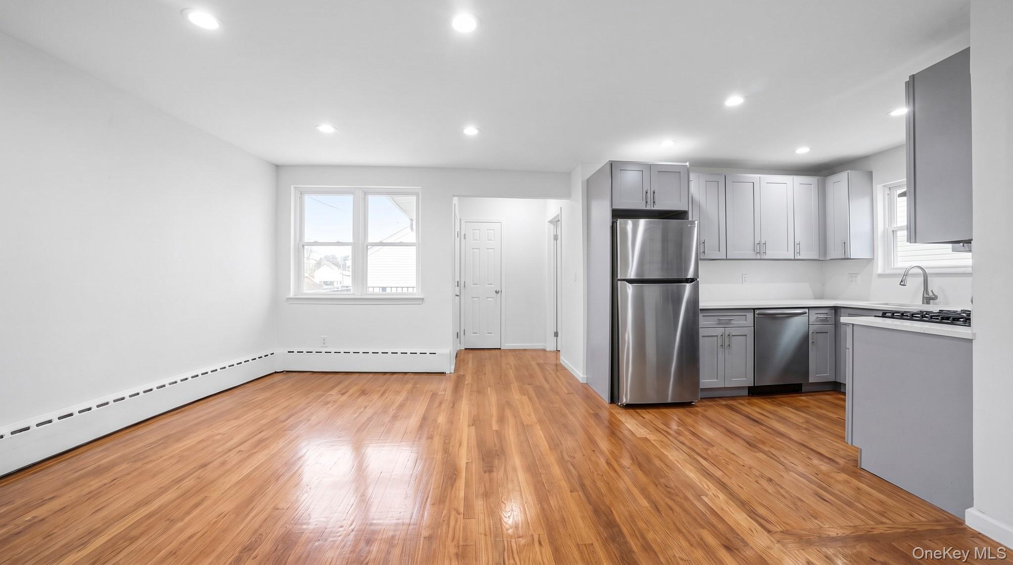 Single Family Huntington Avenue  Bronx, NY 10465, MLS-1054529-4