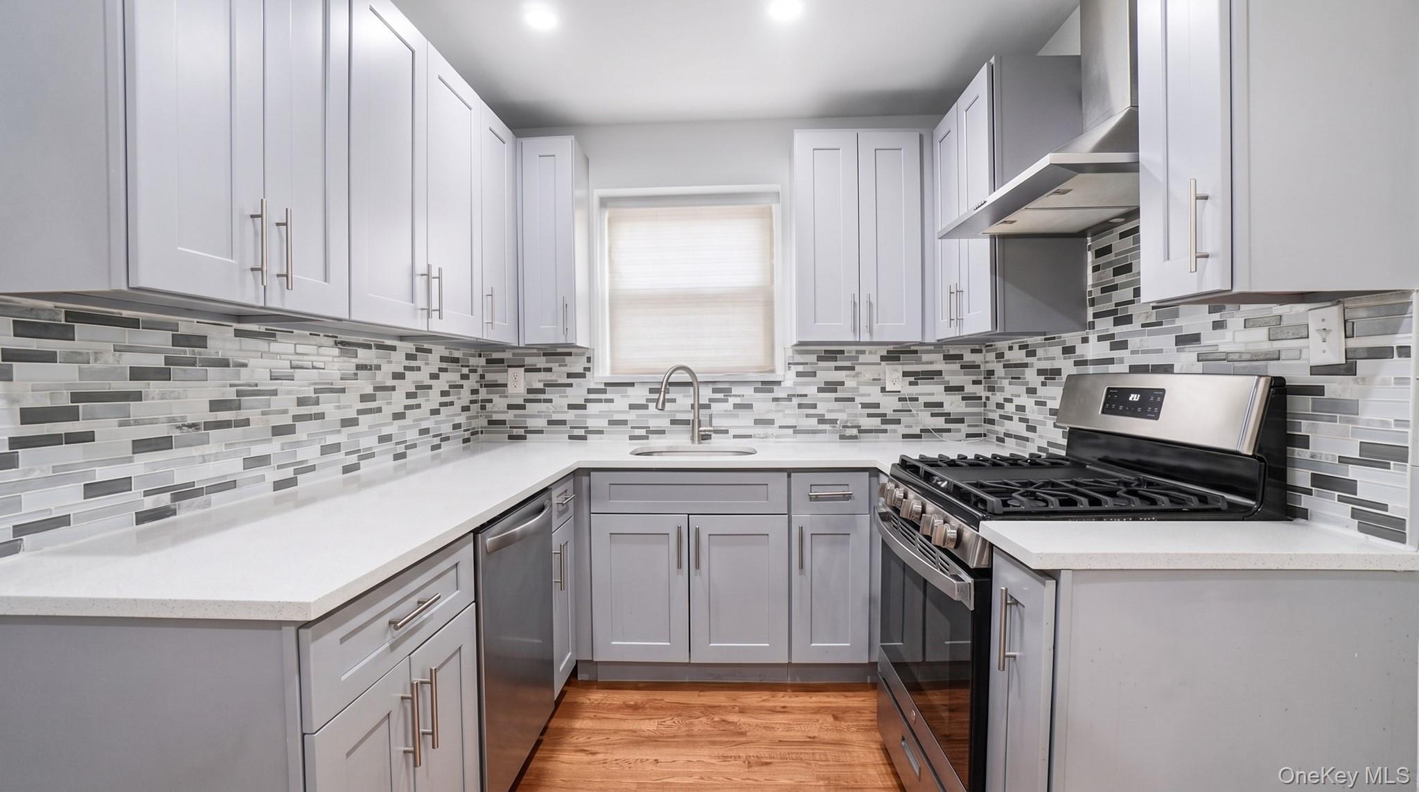 Single Family Huntington Avenue  Bronx, NY 10465, MLS-1054529-6
