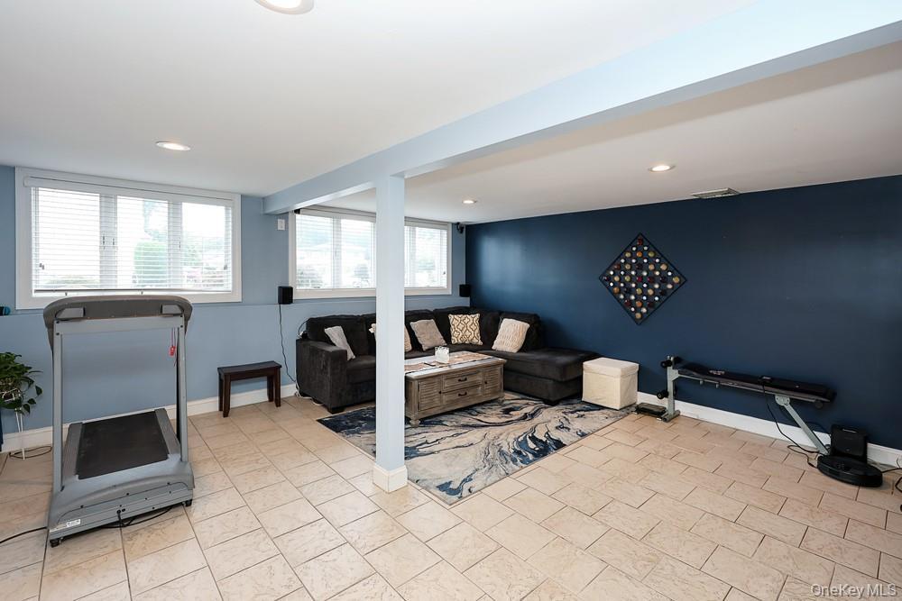Single Family Kathleen Drive E Nassau County, NY 11791, MLS-1054579-28