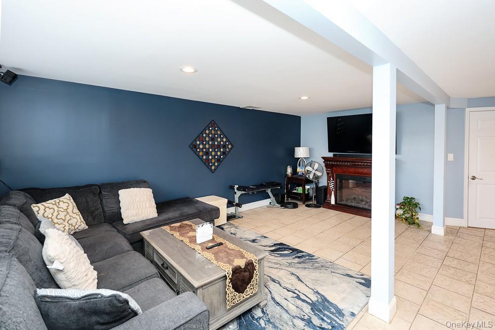 Single Family Kathleen Drive E Nassau County, NY 11791, MLS-1054579-29
