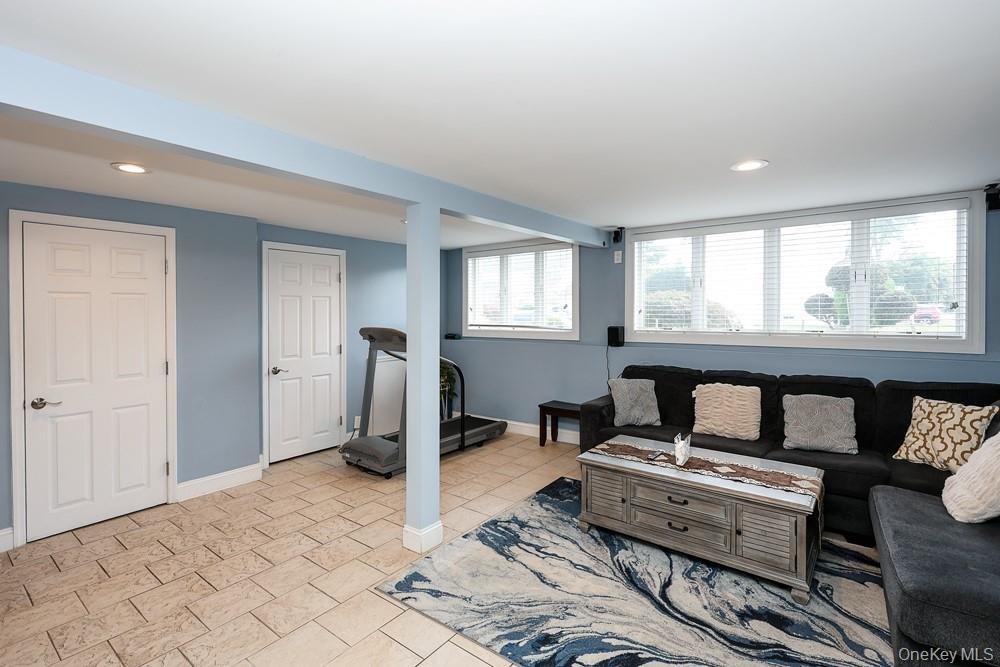 Single Family Kathleen Drive E Nassau County, NY 11791, MLS-1054579-30