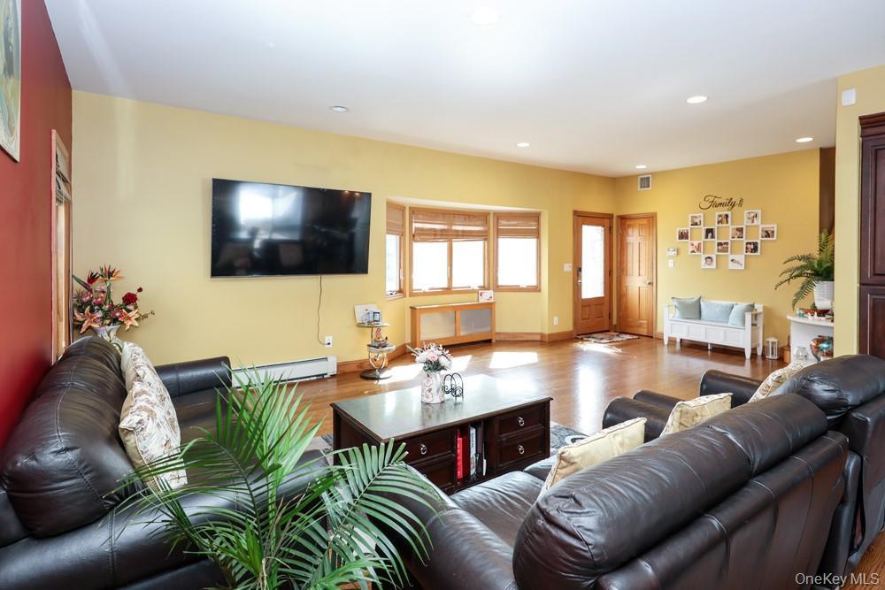 Single Family Kathleen Drive E Nassau County, NY 11791, MLS-1054579-9