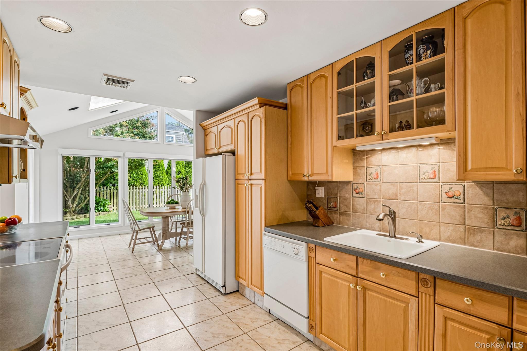 Single Family Linden Street Nassau County, NY 11530, MLS-1054649-15