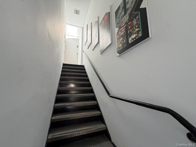 Commercial Lease E Tremont Avenue Bronx, NY 10465, MLS-1054651-20
