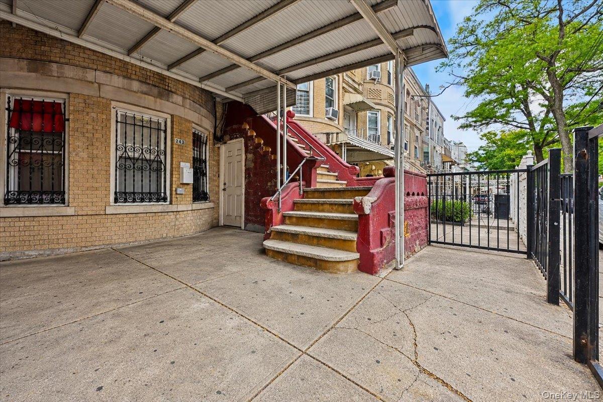 Single Family Crescent  Brooklyn, NY 11208, MLS-1054653-4