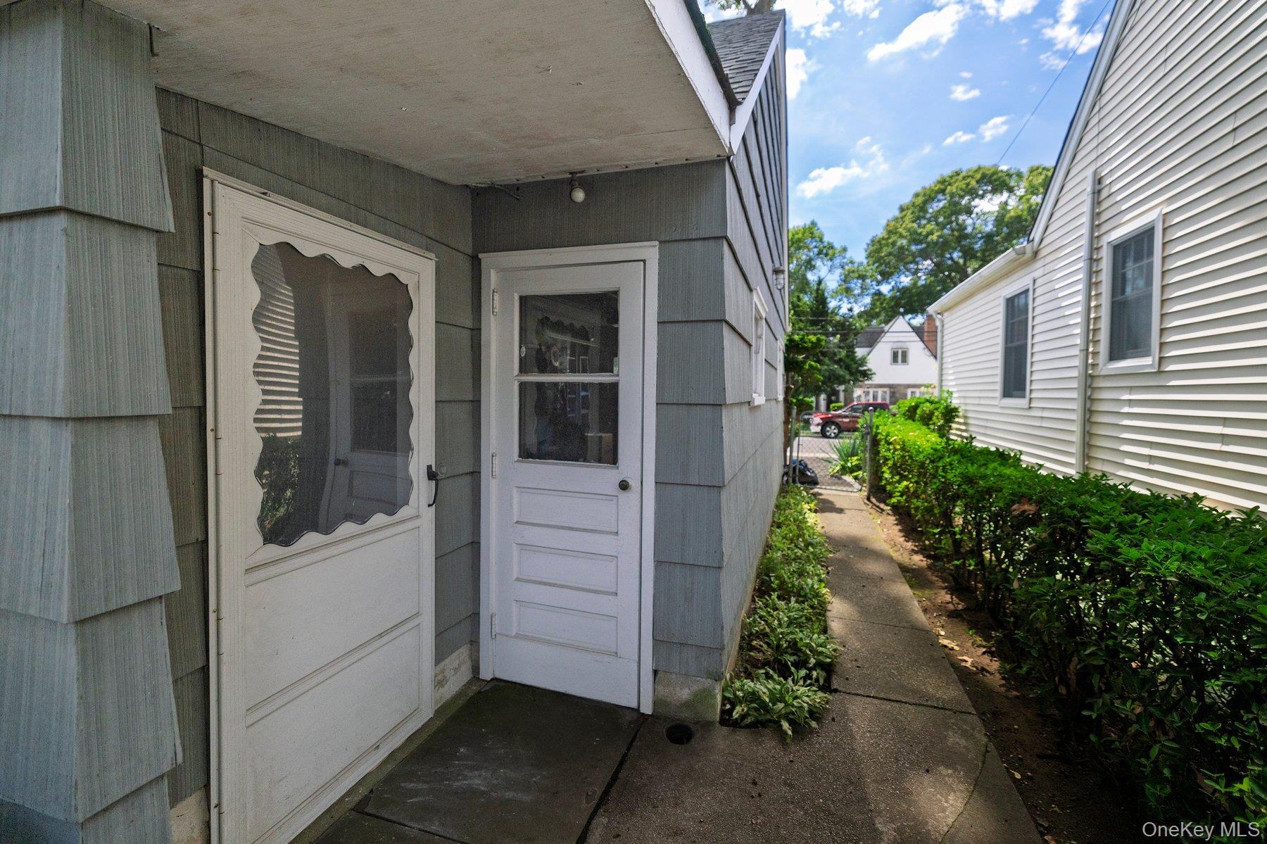 Single Family E Carpenter Street  Nassau County, NY 11580, MLS-1054694-30