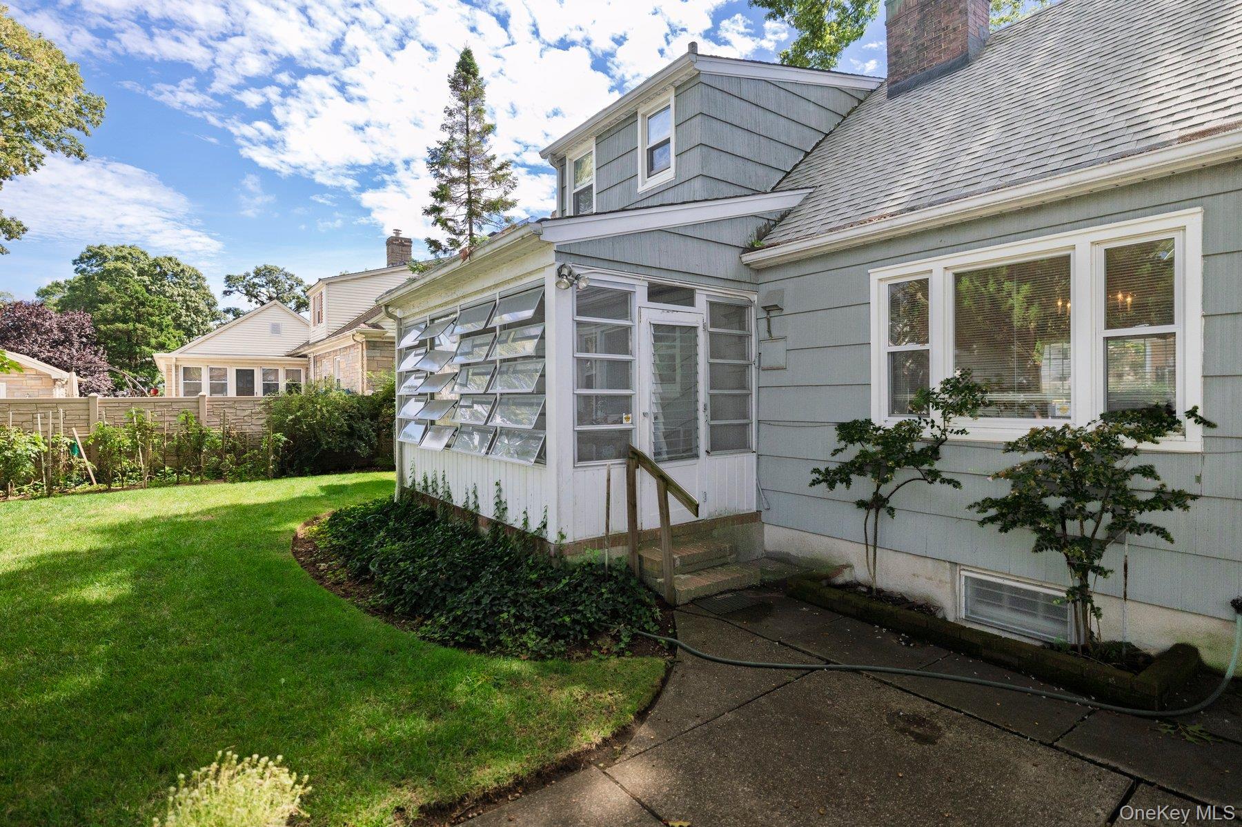 Single Family E Carpenter Street  Nassau County, NY 11580, MLS-1054694-31