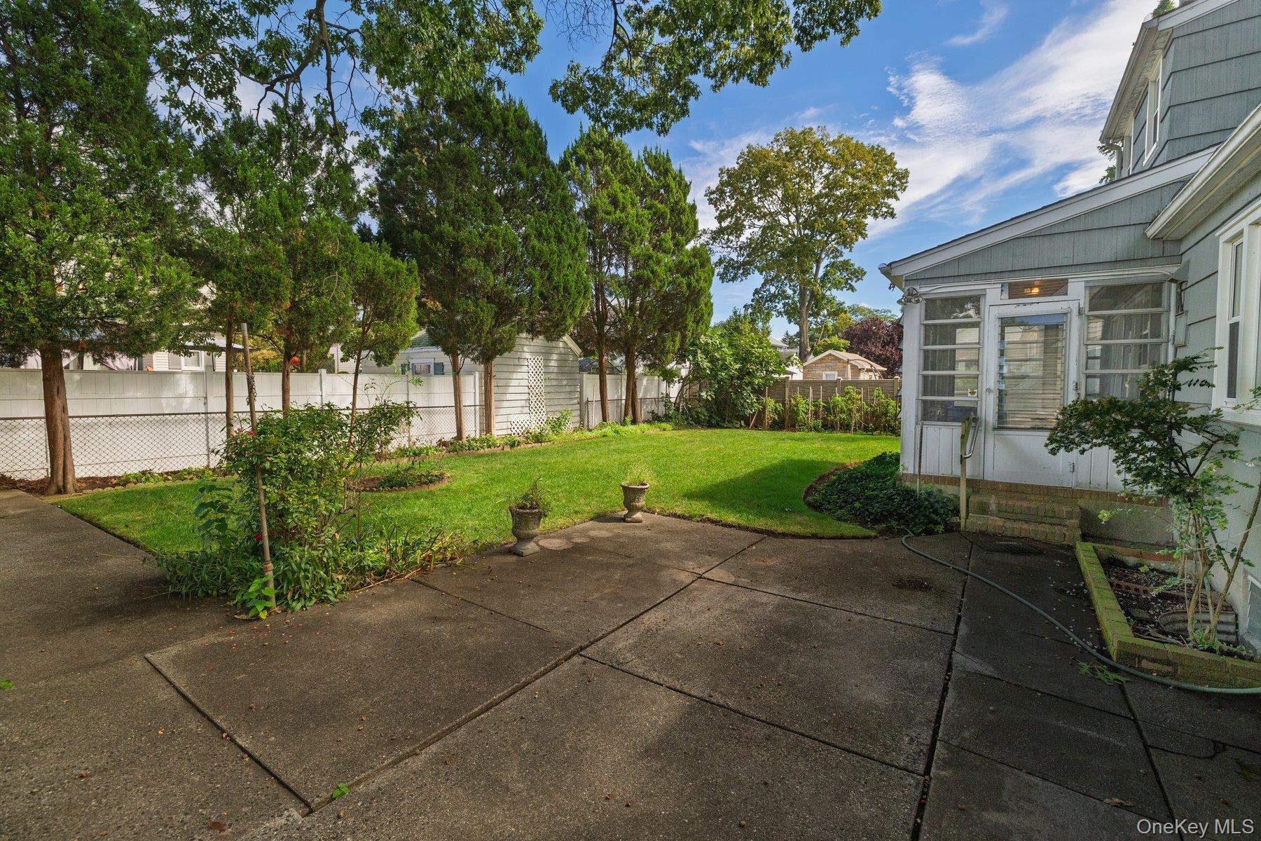 Single Family E Carpenter Street  Nassau County, NY 11580, MLS-1054694-32