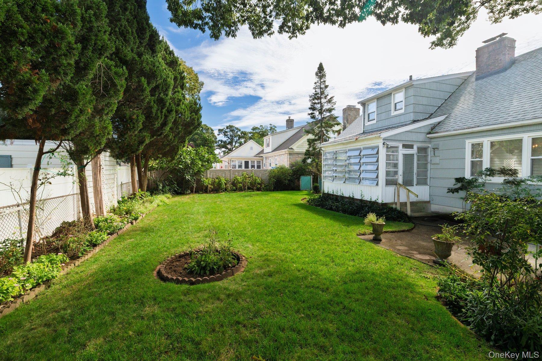 Single Family E Carpenter Street  Nassau County, NY 11580, MLS-1054694-33