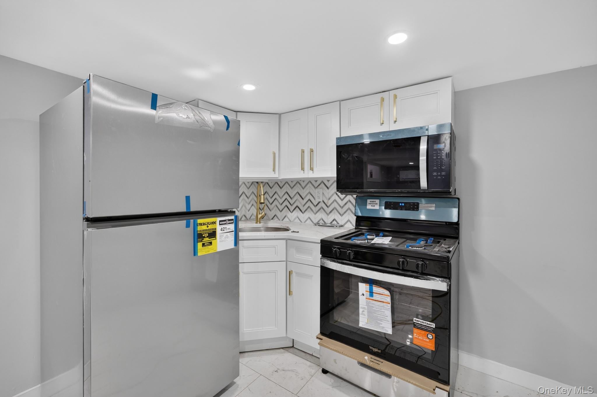 Single Family E 225th Street Bronx, NY 10466, MLS-1054705-11