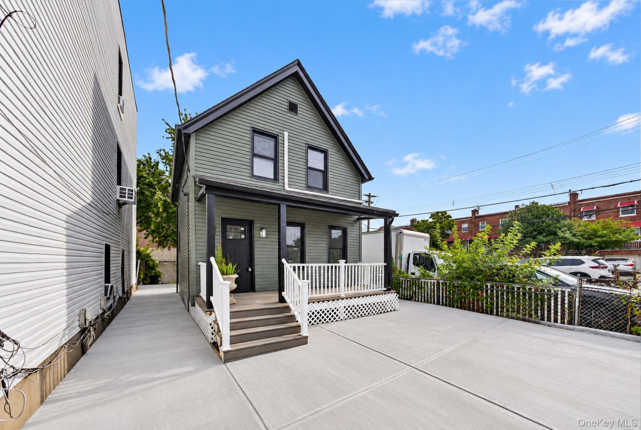 Single Family E 225th Street Bronx, NY 10466, MLS-1054705-15