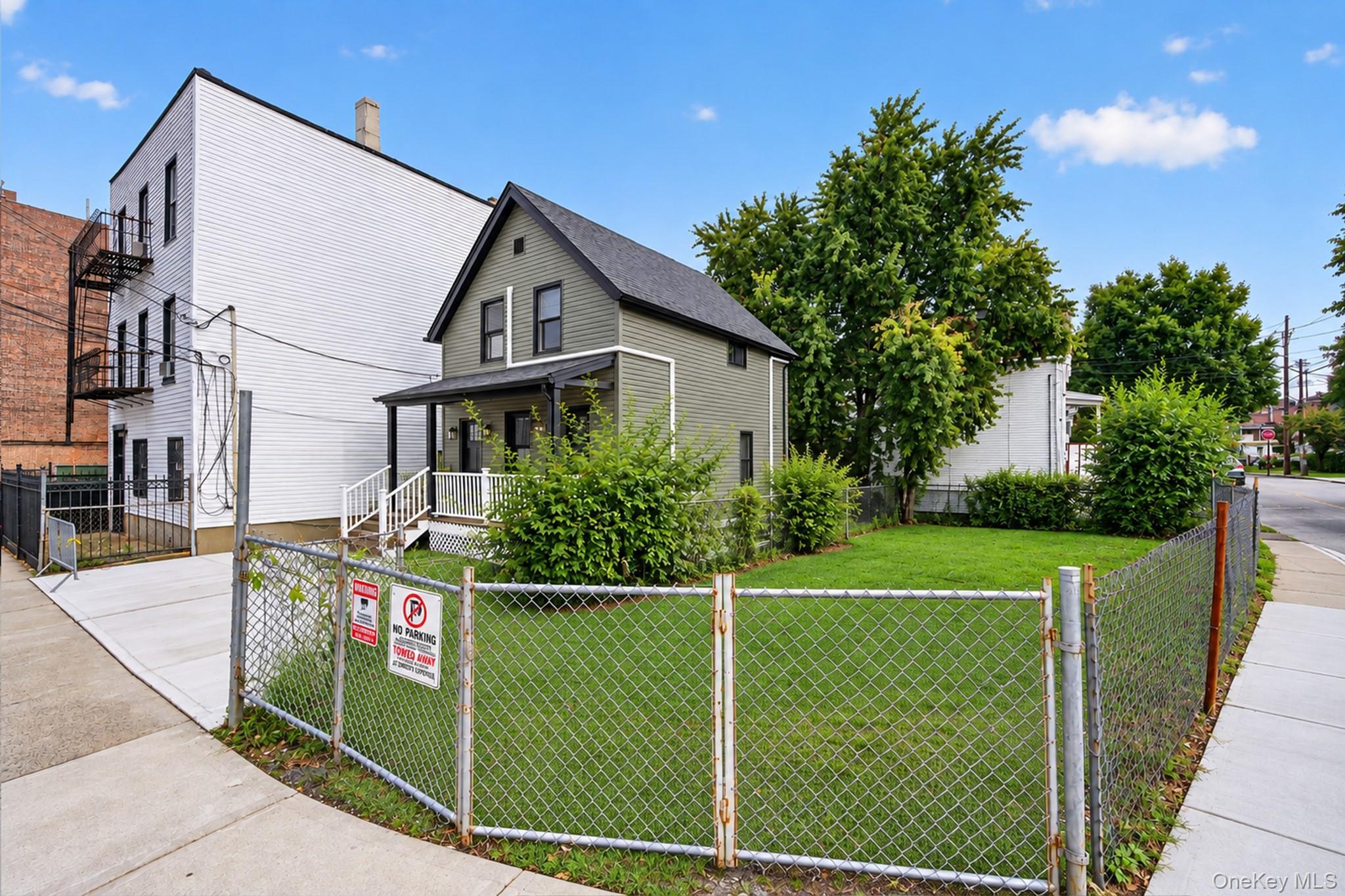 Single Family E 225th Street  Bronx, NY 10466, MLS-1054705-16