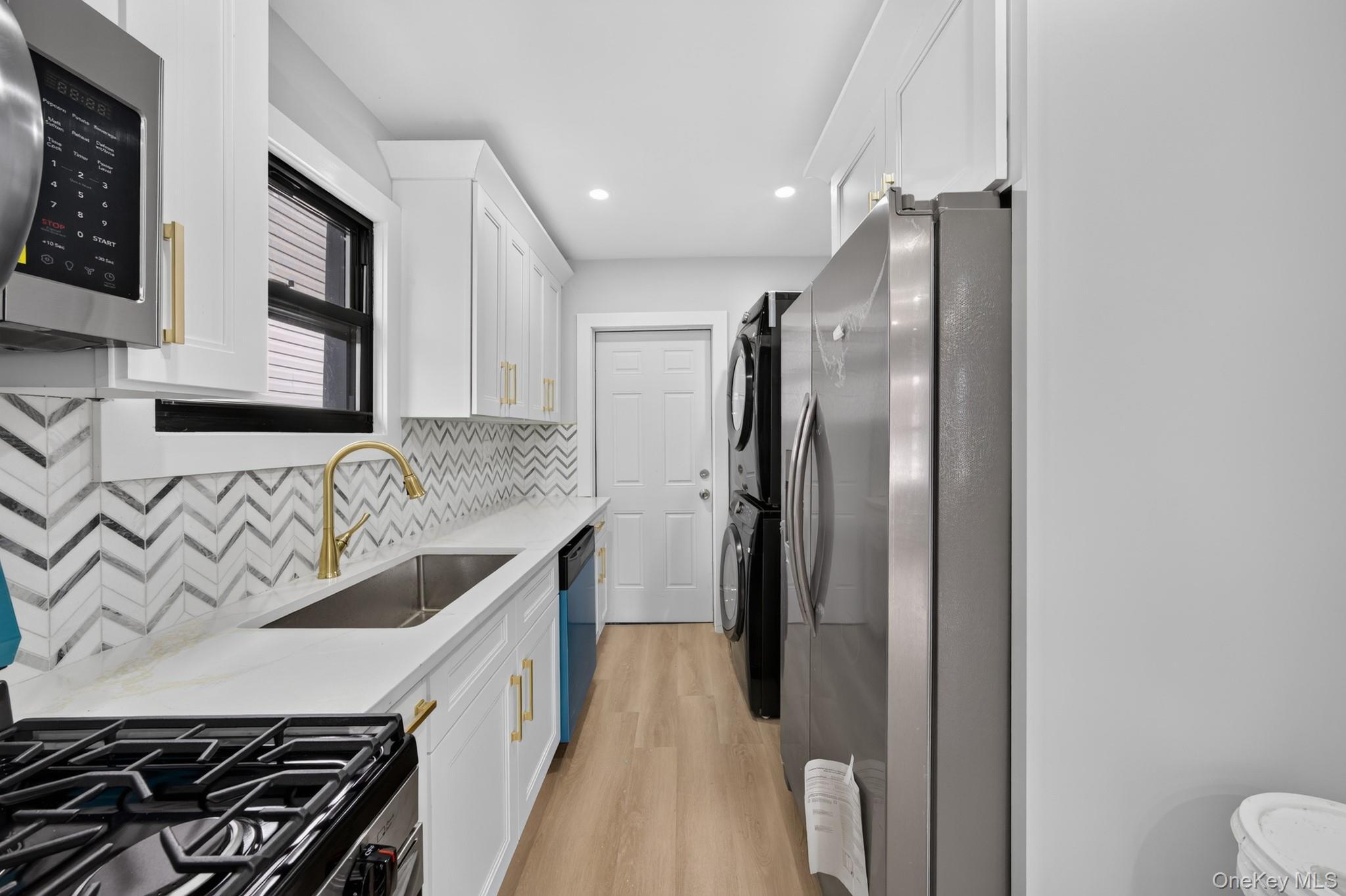 Single Family E 225th Street Bronx, NY 10466, MLS-1054705-2