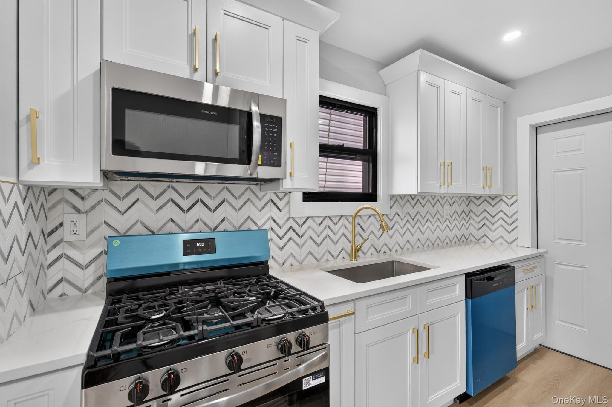 Single Family E 225th Street Bronx, NY 10466, MLS-1054705-3