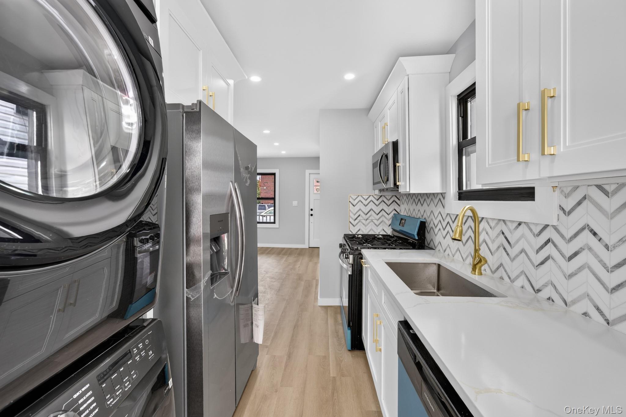Single Family E 225th Street Bronx, NY 10466, MLS-1054705-4