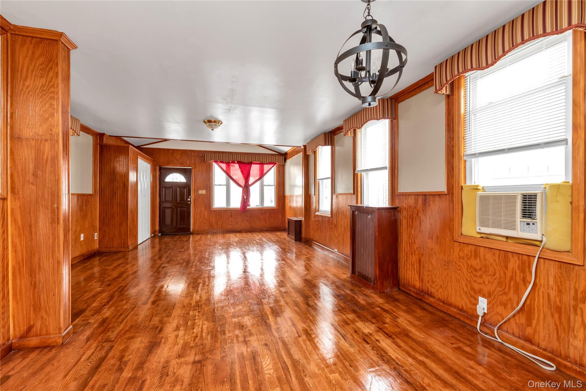 Single Family 199th Street Queens, NY 11423, MLS-1054710-3