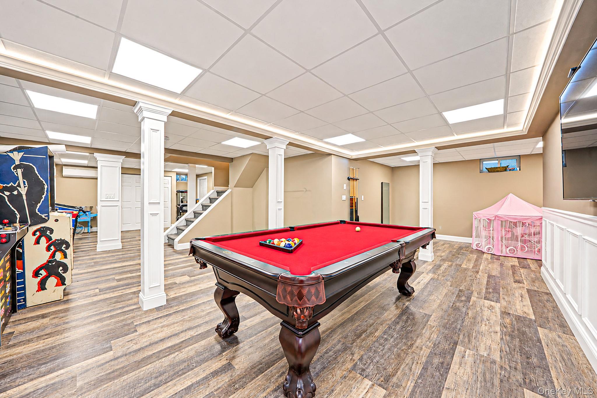 Single Family Crystal Brook Court Suffolk County, NY 11767, MLS-1054720-27