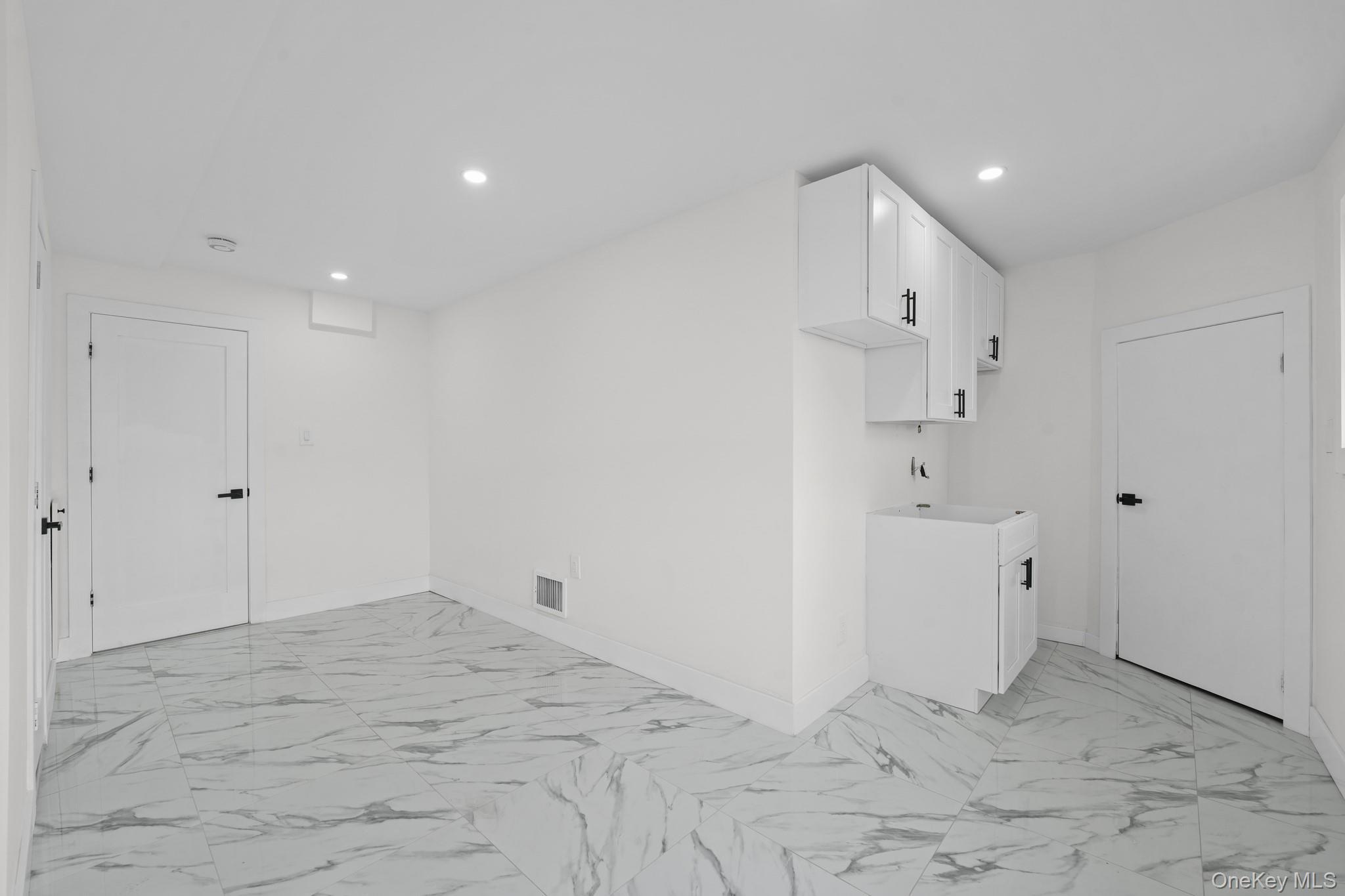 Single Family Murdock Avenue  Bronx, NY 10466, MLS-1054739-12