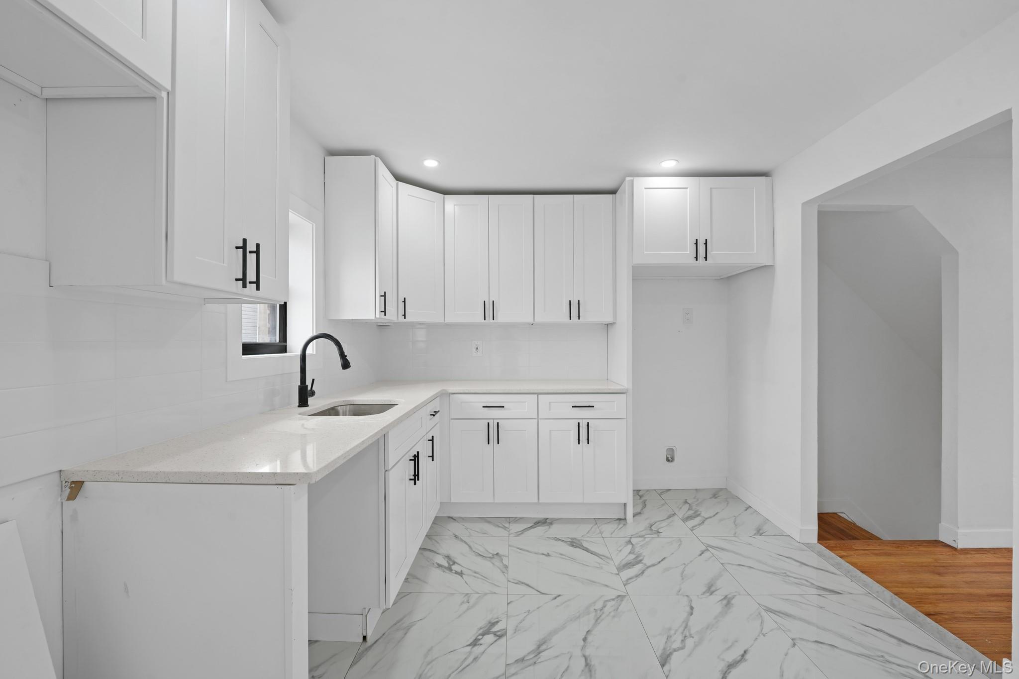 Single Family Murdock Avenue  Bronx, NY 10466, MLS-1054739-5