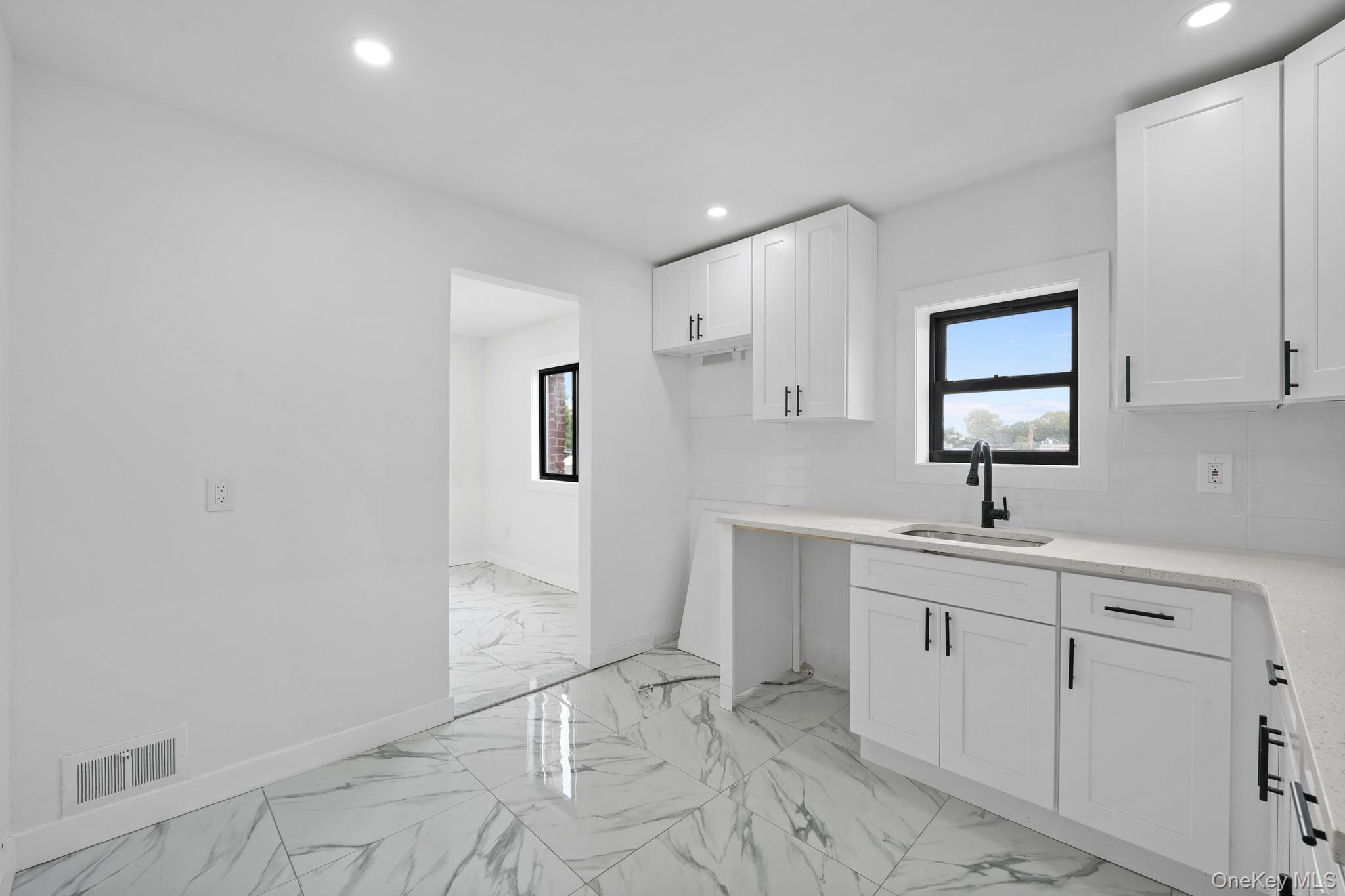 Single Family Murdock Avenue  Bronx, NY 10466, MLS-1054739-6