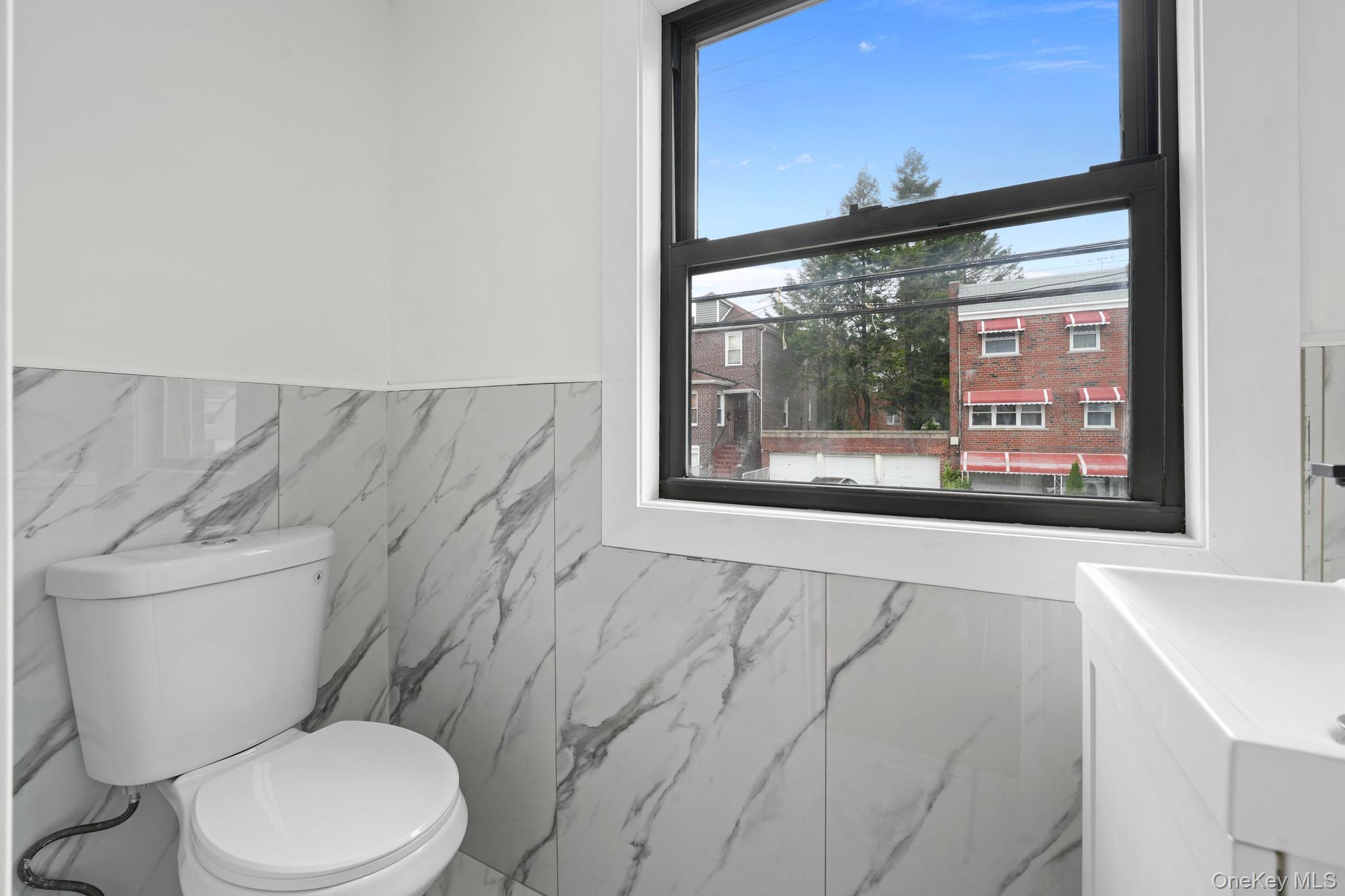 Single Family Murdock Avenue  Bronx, NY 10466, MLS-1054739-7