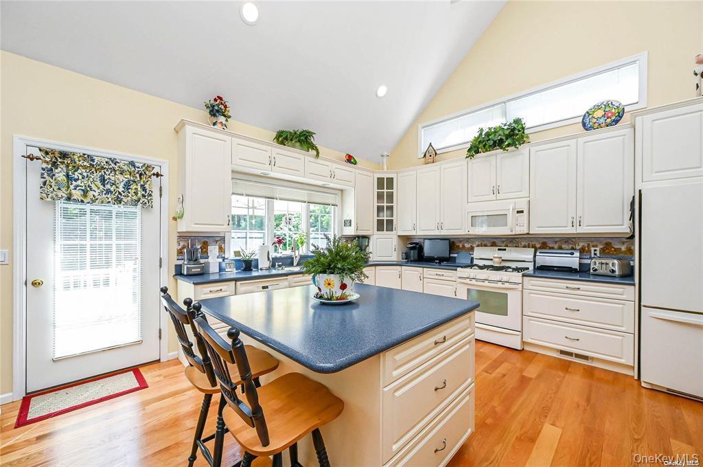 Single Family Pondview Road  Suffolk County, NY 11901, MLS-1054756-10