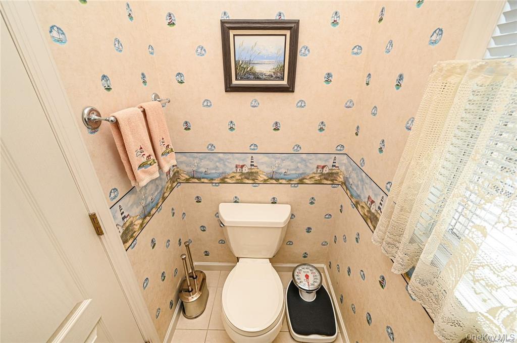 Single Family Pondview Road  Suffolk County, NY 11901, MLS-1054756-12
