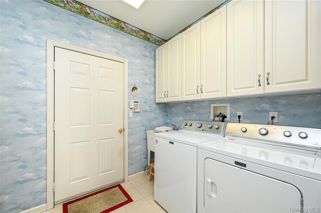 Single Family Pondview Road  Suffolk County, NY 11901, MLS-1054756-14