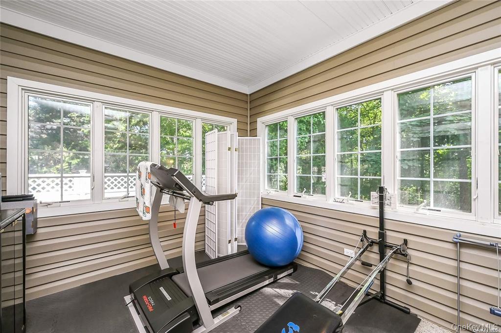 Single Family Pondview Road  Suffolk County, NY 11901, MLS-1054756-16