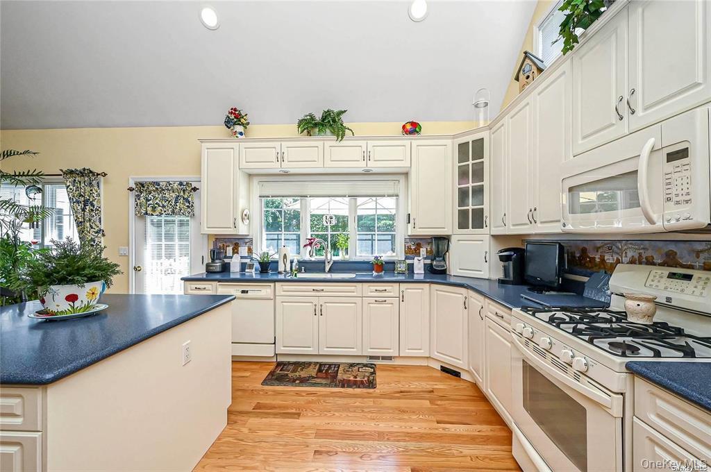 Single Family Pondview Road  Suffolk County, NY 11901, MLS-1054756-9