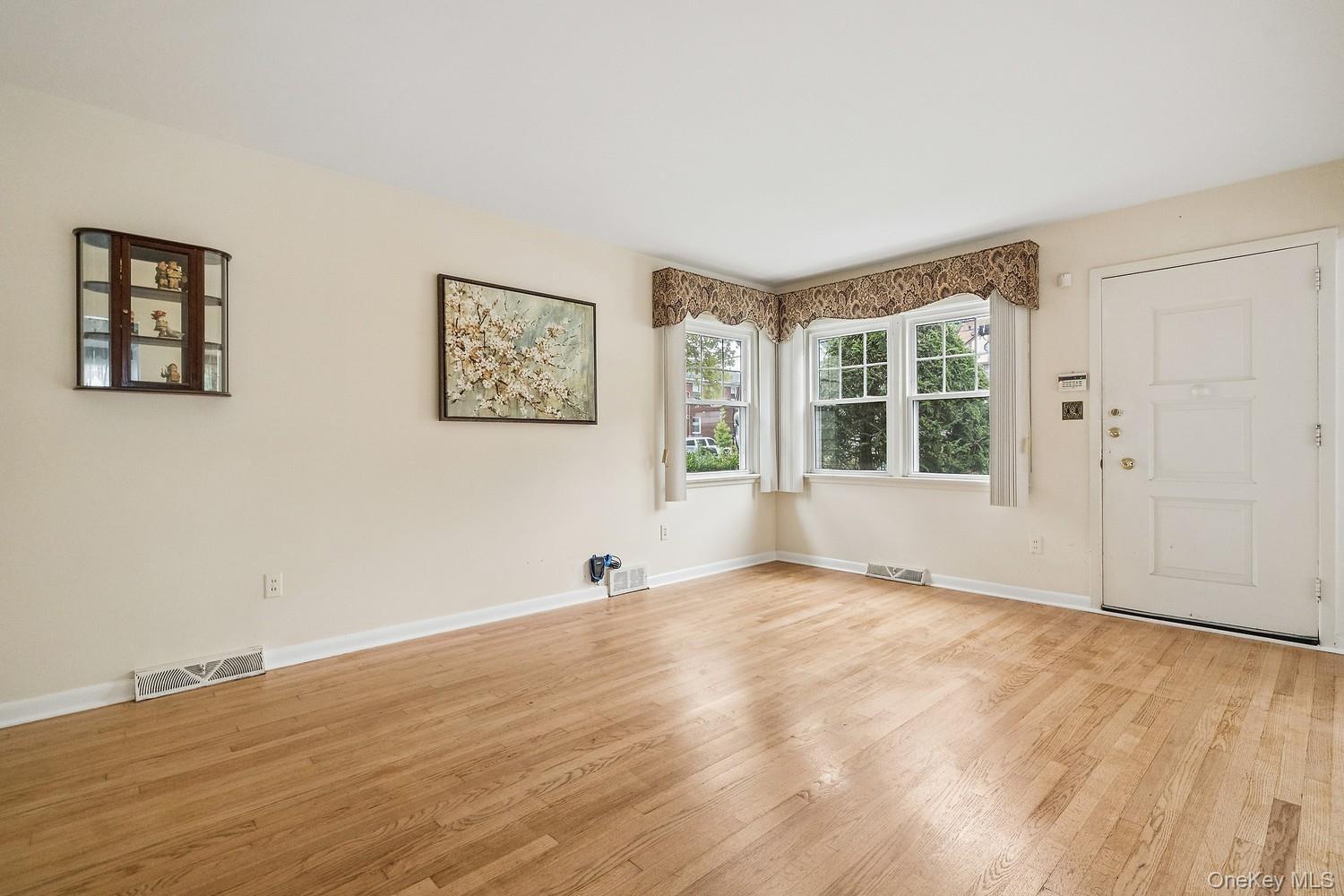 Single Family Margaretta Court  Staten Island, NY 10314, MLS-1054835-16