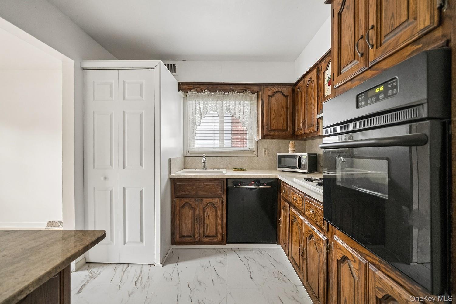 Single Family Margaretta Court  Staten Island, NY 10314, MLS-1054835-28