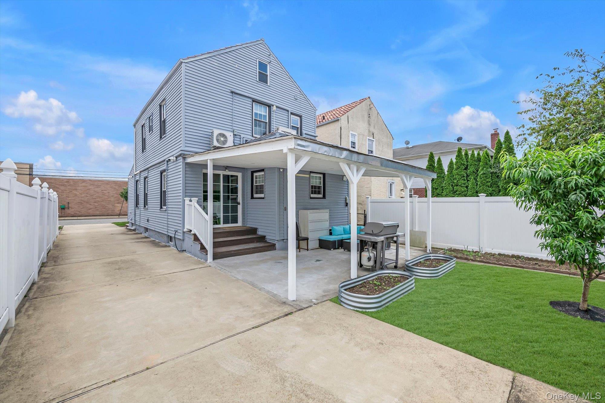 Single Family 1st Street Nassau County, NY 11040, MLS-1054943-21
