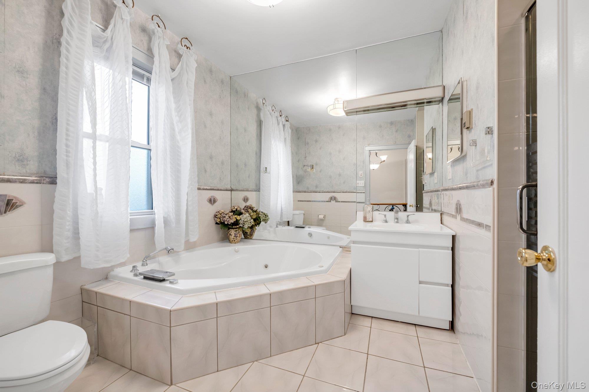 Single Family 164th Street Queens, NY 11357, MLS-1054957-16
