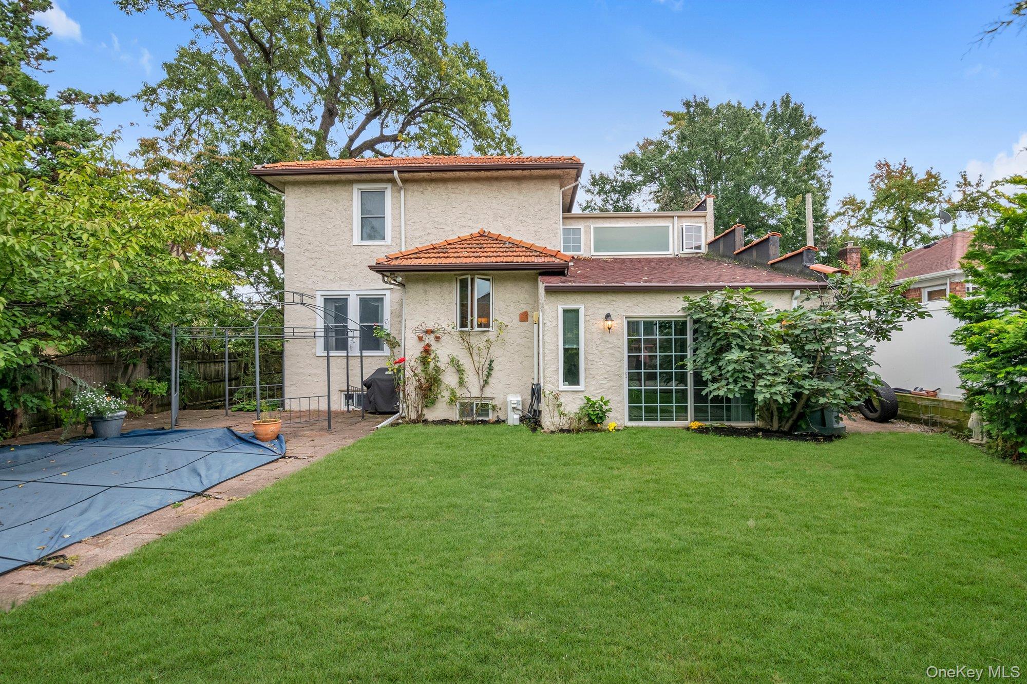 Single Family 164th Street Queens, NY 11357, MLS-1054957-21