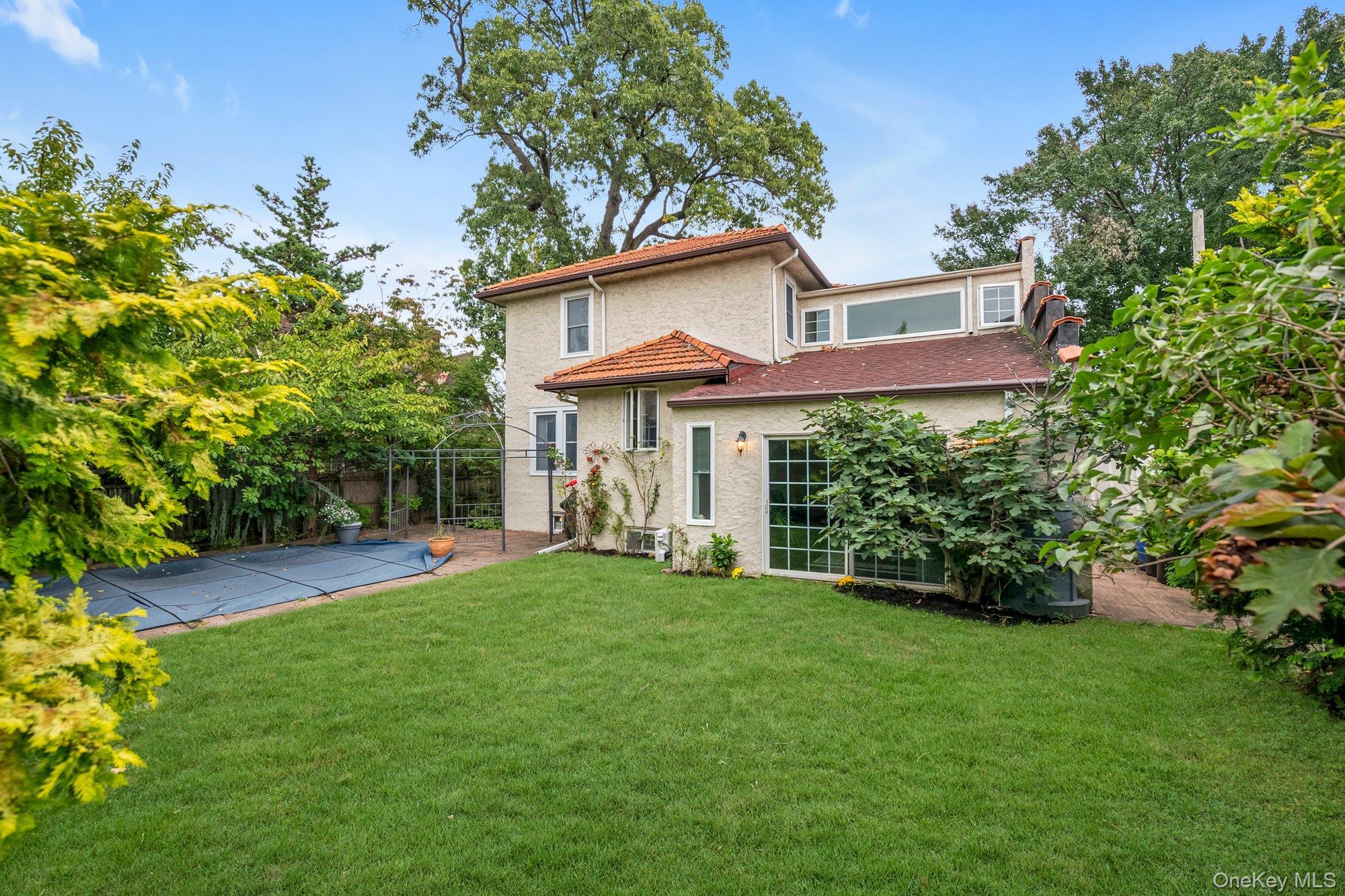 Single Family 164th Street Queens, NY 11357, MLS-1054957-23