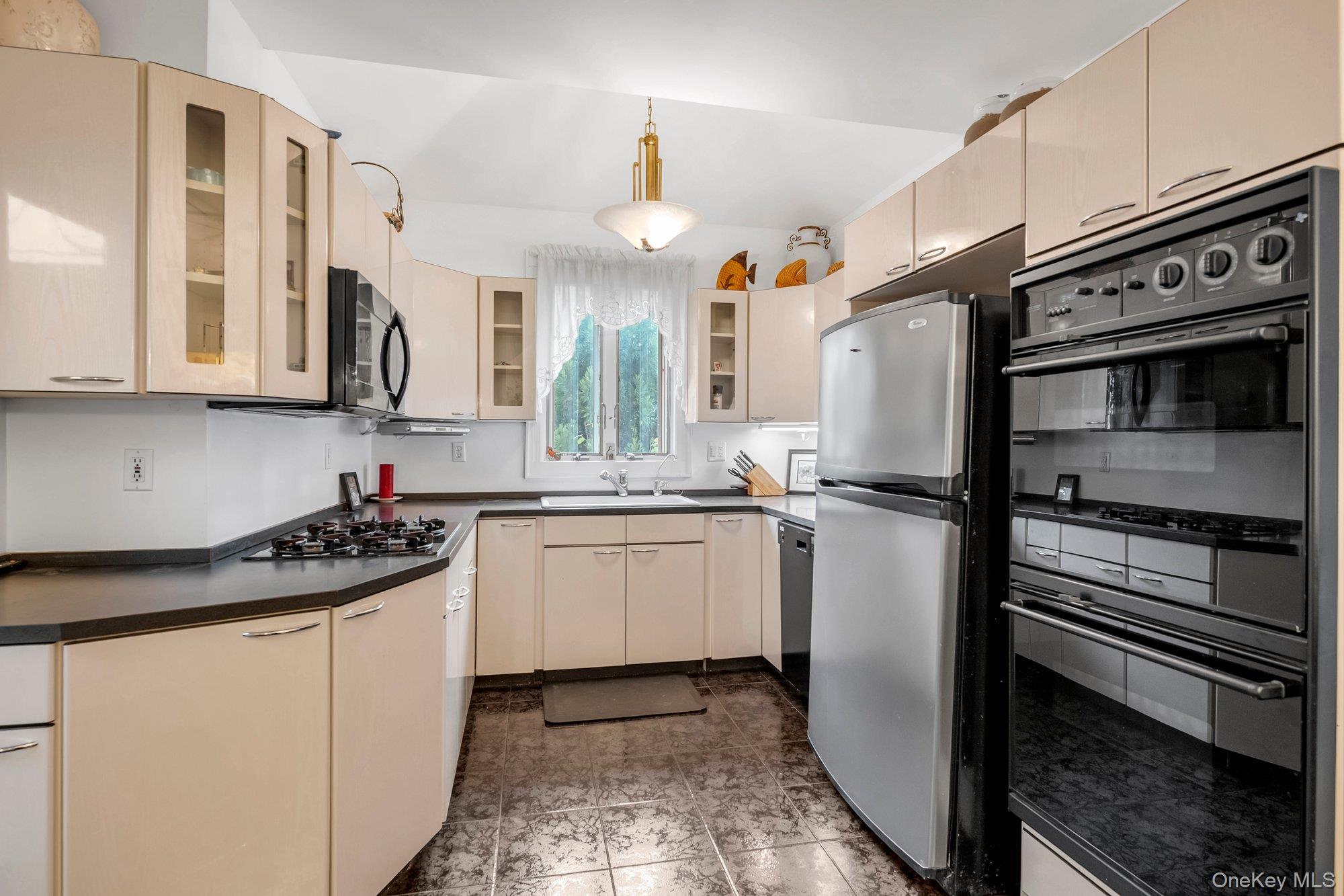 Single Family 164th Street Queens, NY 11357, MLS-1054957-7