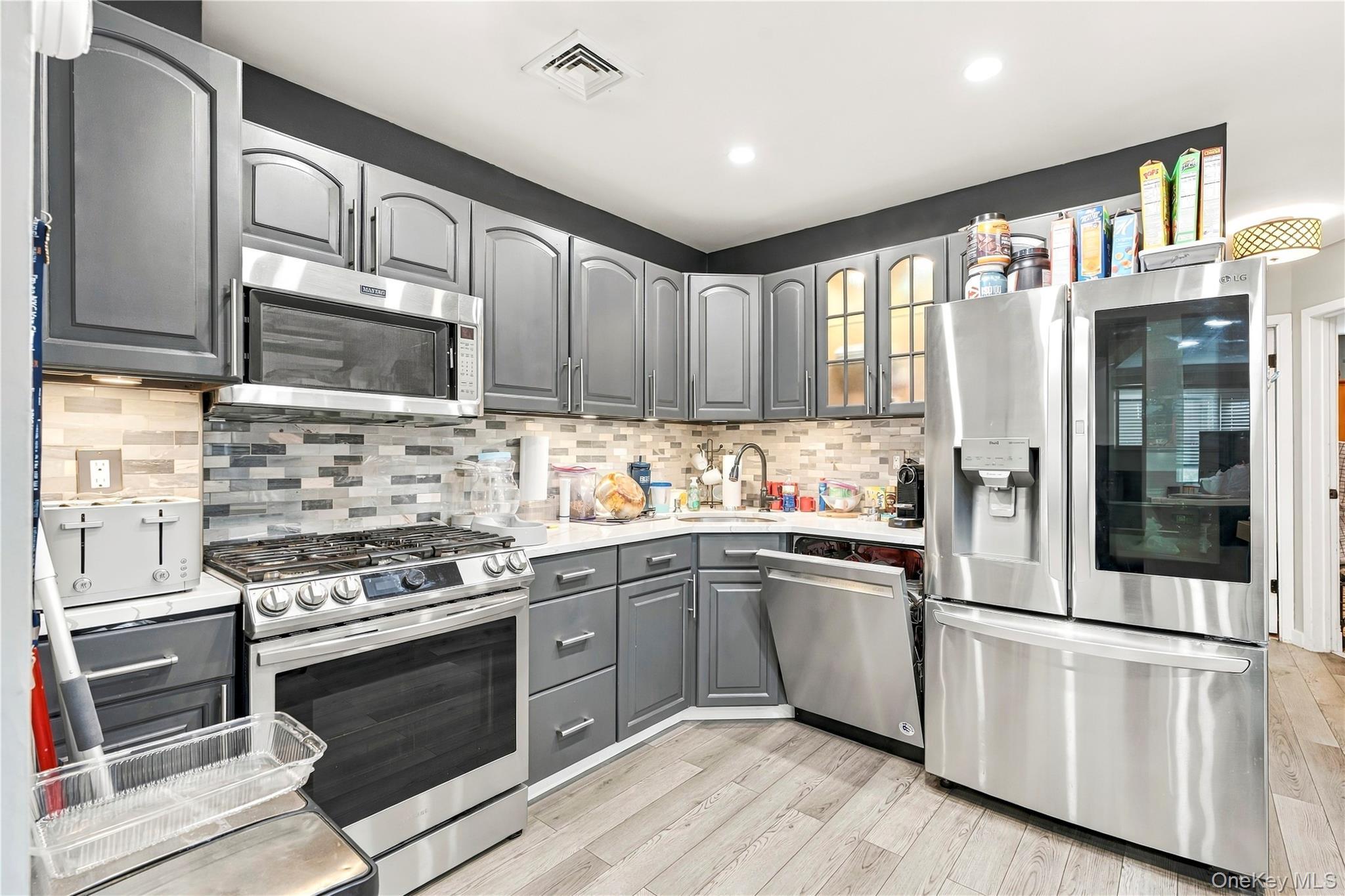 Single Family Kearney Avenue Bronx, NY 10465, MLS-1054987-5
